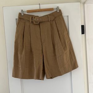 Like new! Banana Republic Lino Linen Bermuda Shorts - Iced Latte- Size 6